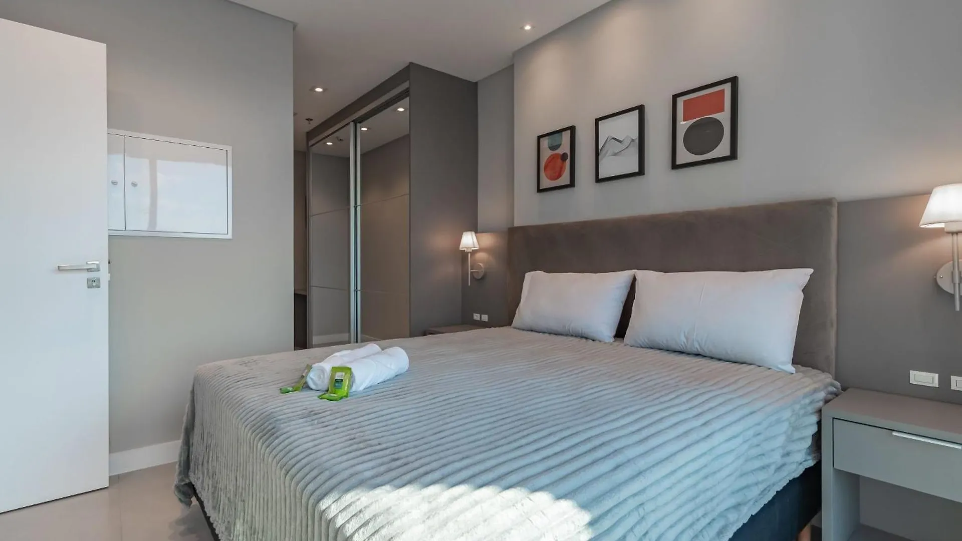 Mhfs - Apts Variados Em Predio Com Vista Para O Mar Em Itapema 0*,