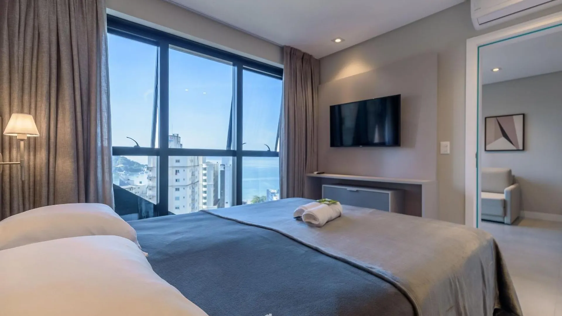 Mhfs - Apts Variados Em Predio Com Vista Para O Mar Em Itapema Brasile