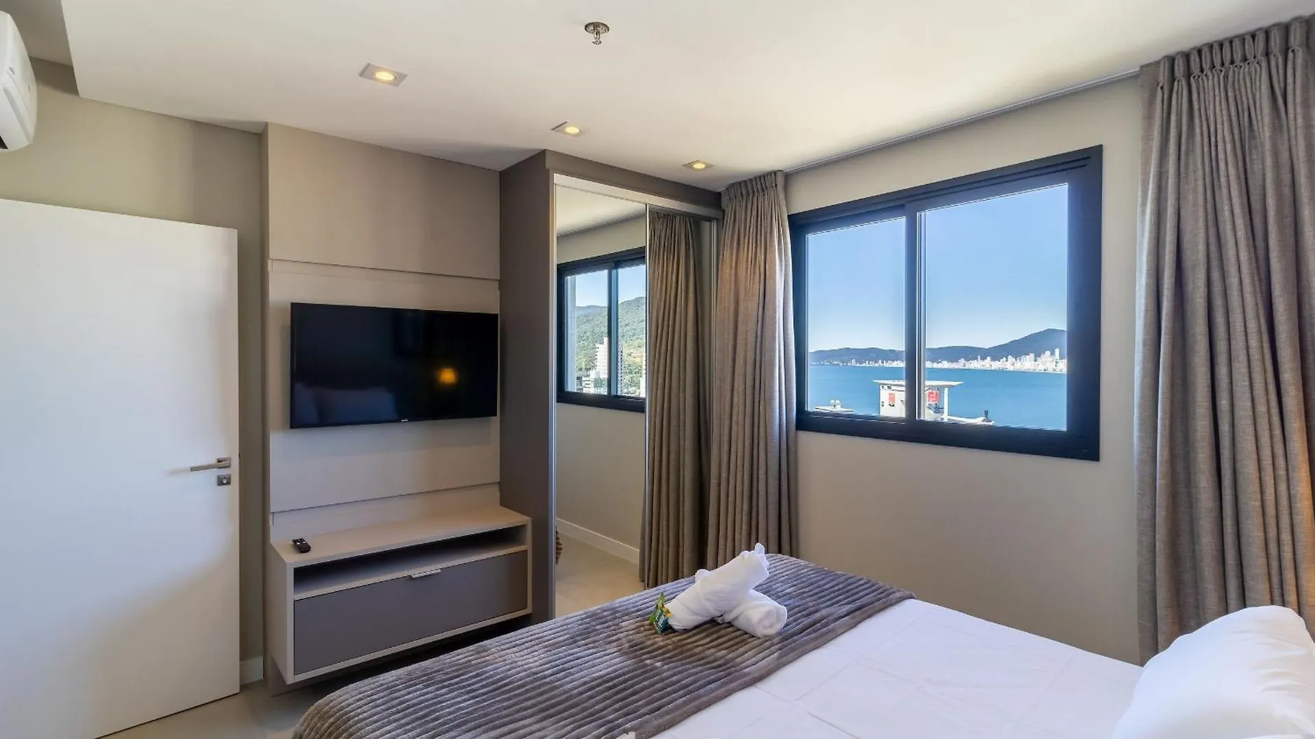 Mhfs - Apts Variados Em Predio Com Vista Para O Mar Em Itapema Brasile