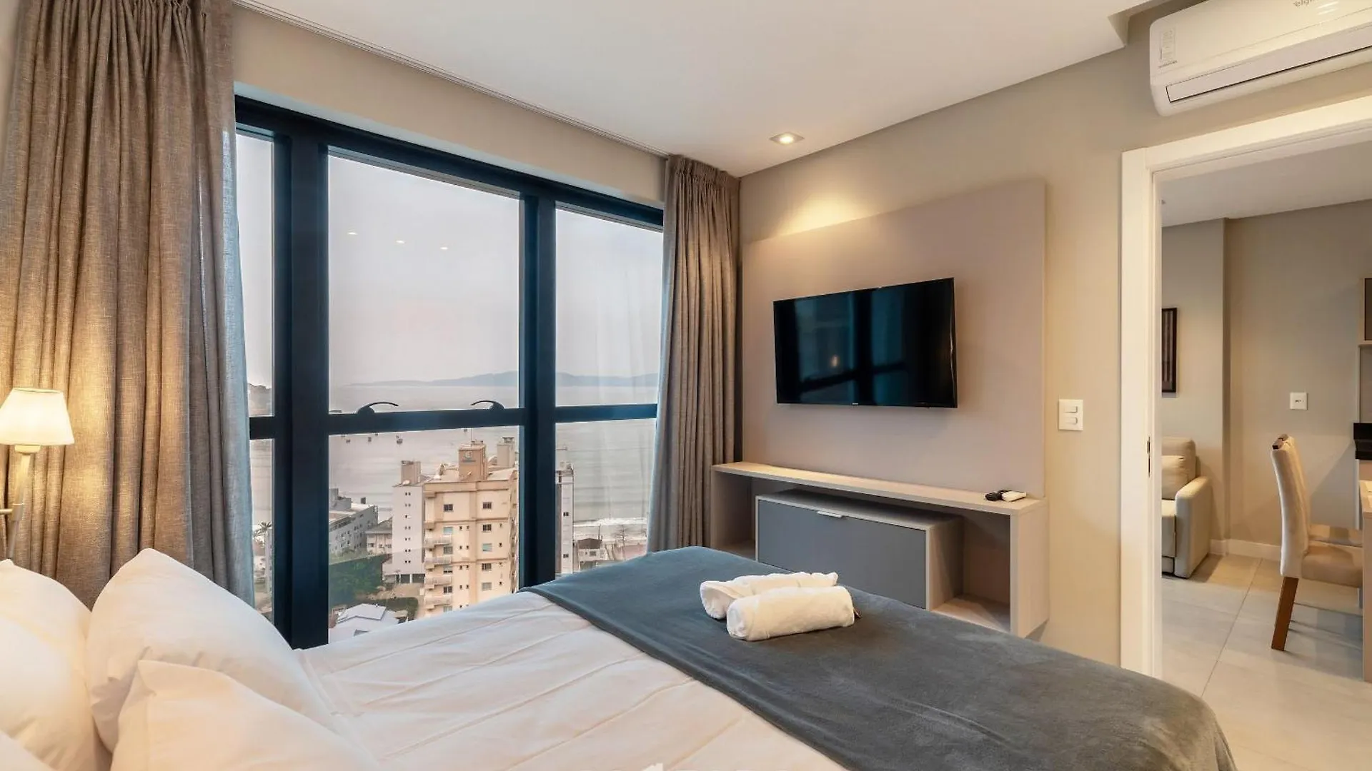 Mhfs - Apts Variados Em Predio Com Vista Para O Mar Em Itapema Brasile